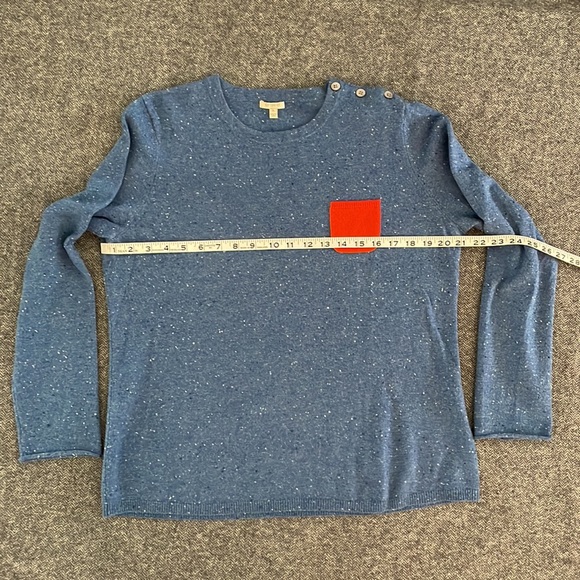 Blue cashmere sweater with orange pockets - Picture 5 of 8